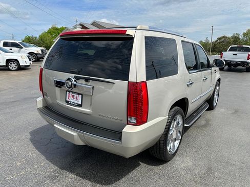 Used 2009 Cadillac Escalade AWD image 4