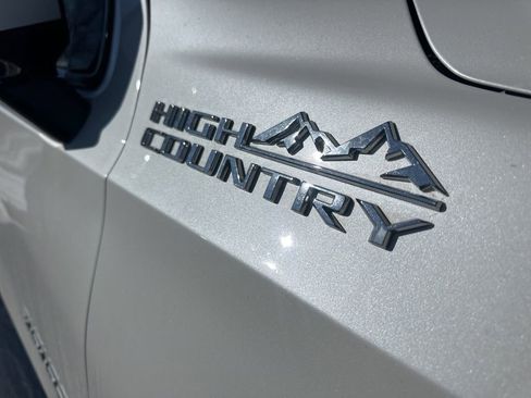 Used 2021 Chevrolet Suburban High Country w/ Premium Package image 4