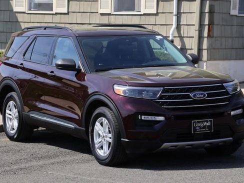 Certified 2022 Ford Explorer XLT w/ Equipment Group 202A image 2