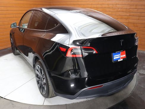 Used 2021 Tesla Model Y Long Range image 11