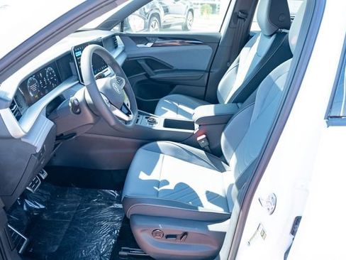 New 2026 Volkswagen Tiguan SE R-Line FWD image 18