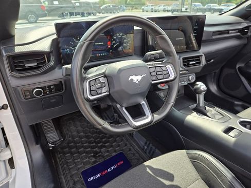 Used 2024 Ford Mustang Convertible RWD image 11
