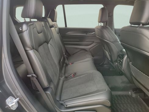 New 2025 Jeep Grand Cherokee L Altitude RWD image 32