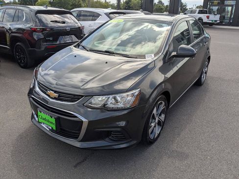 Used 2020 Chevrolet Sonic Premier FWD image 2