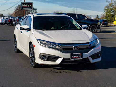 Used 2016 Honda Civic Touring image 2