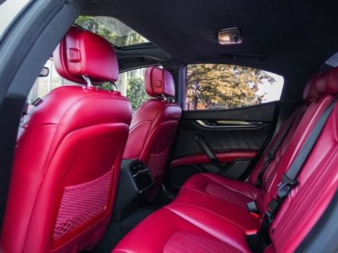 Used 2023 Maserati Ghibli Modena RWD image 40