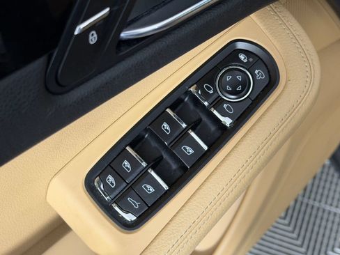 Used 2018 Porsche Macan AWD/4WD image 23