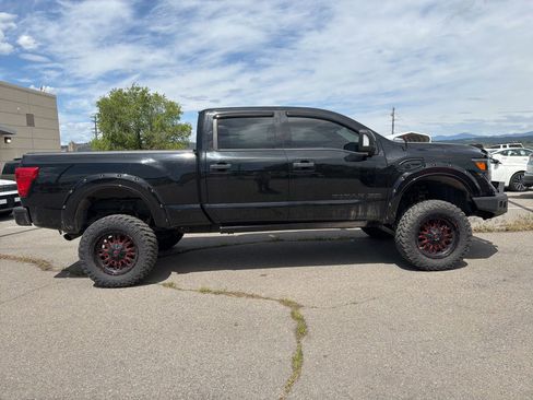 Used 2018 Nissan Titan SV w/ SV Convenience Package AWD/4WD image 8