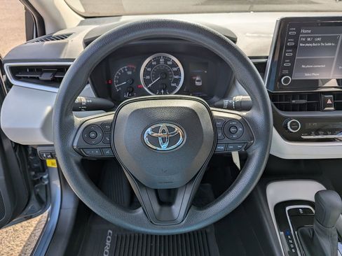 Used 2020 Toyota Corolla LE FWD image 13