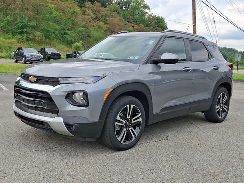 Used 2023 Chevrolet TrailBlazer LT FWD image 3