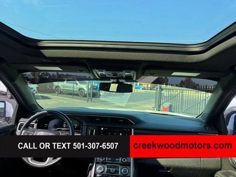 Used 2022 GMC Yukon XL Denali AWD/4WD image 15