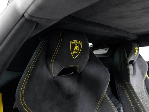 Used 2018 Lamborghini Huracan Performante image 35