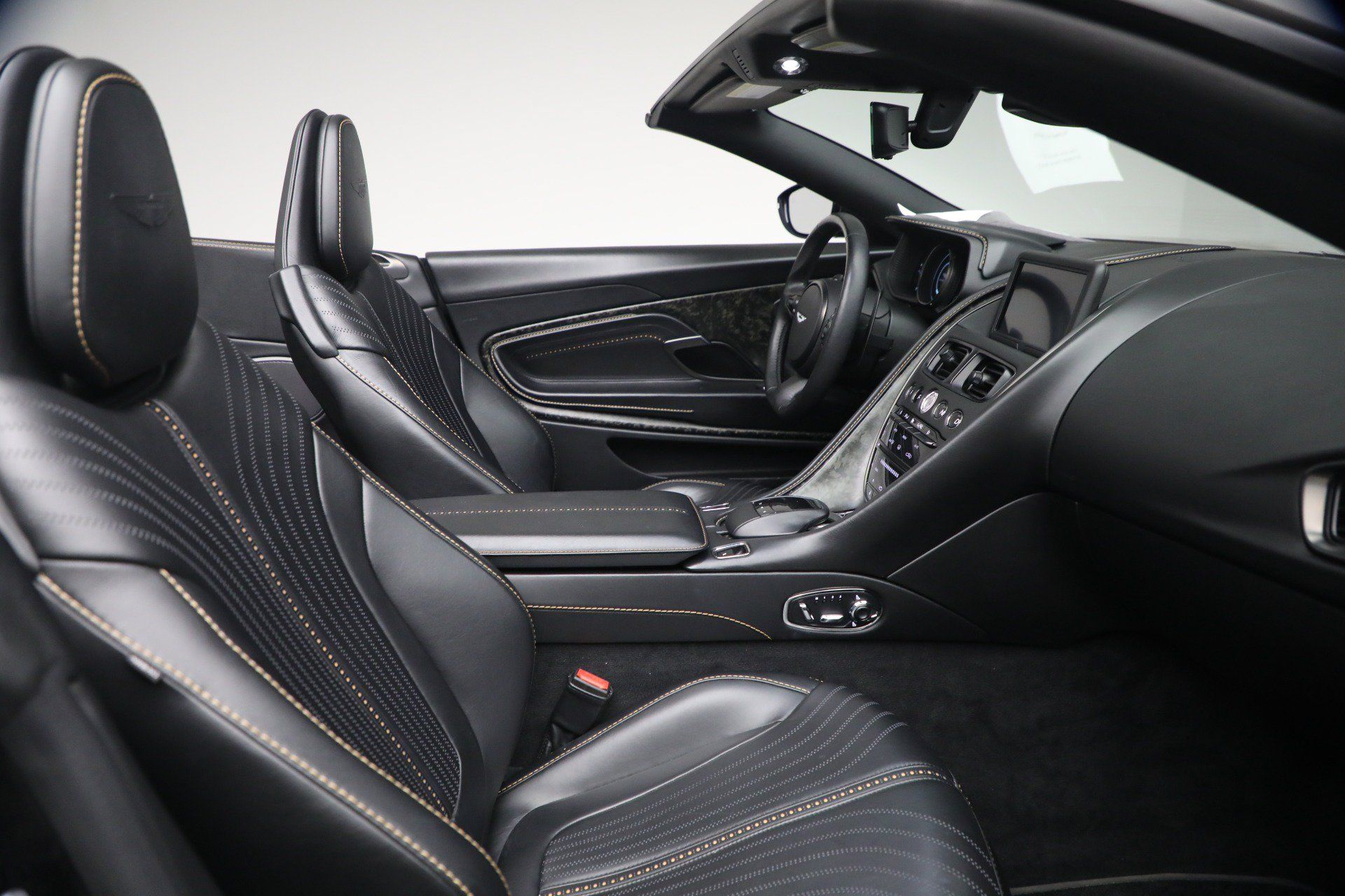 Used 2020 Aston Martin DB11 Volante RWD image 37