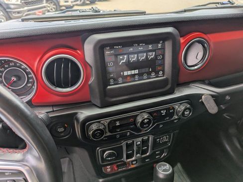Used 2018 Jeep Wrangler Unlimited Rubicon AWD/4WD image 17