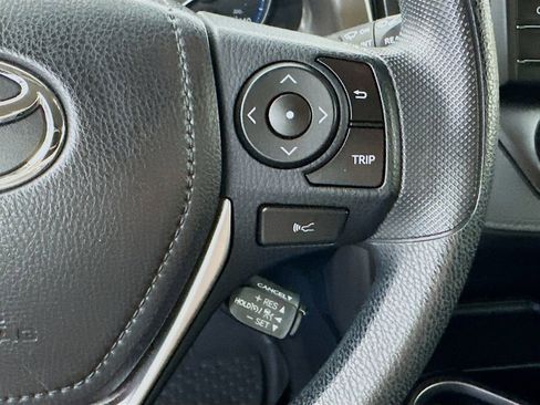 Used 2017 Toyota RAV4 LE AWD/4WD image 24