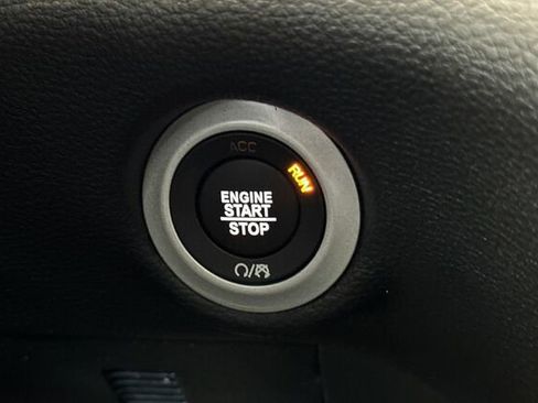 New 2025 Chrysler Pacifica Limited image 19