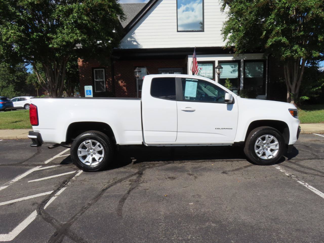 Used 2022 Chevrolet Colorado LT w/ Fleet Safety Package RWD image 10