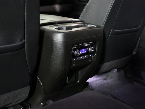 Used 2025 GMC Yukon XL Denali AWD/4WD image 17