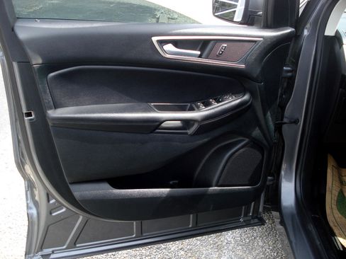 Used 2022 Ford Edge SEL w/ Cargo Accessory Package image 11