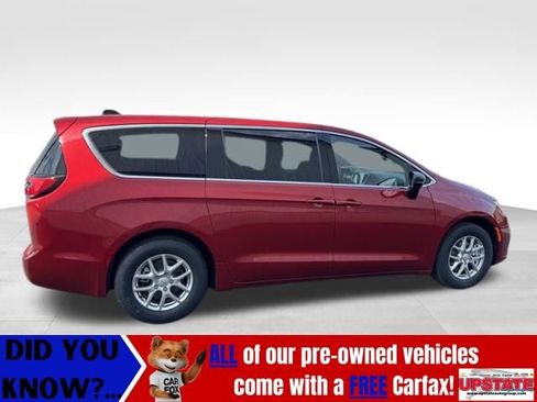 New 2026 Chrysler Pacifica Select image 8