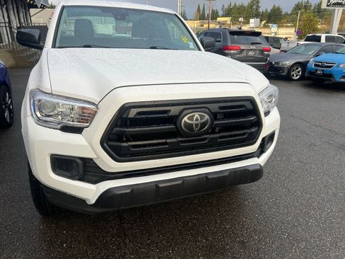 Used 2018 Toyota Tacoma SR image 7