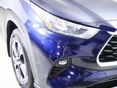 Used 2020 Toyota Highlander XLE image 16