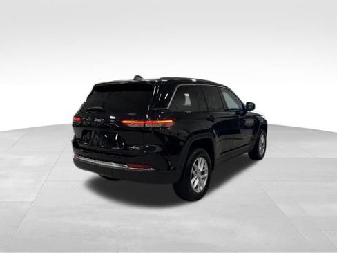 Used 2023 Jeep Grand Cherokee Laredo w/ Luxury Tech Group I AWD/4WD image 27