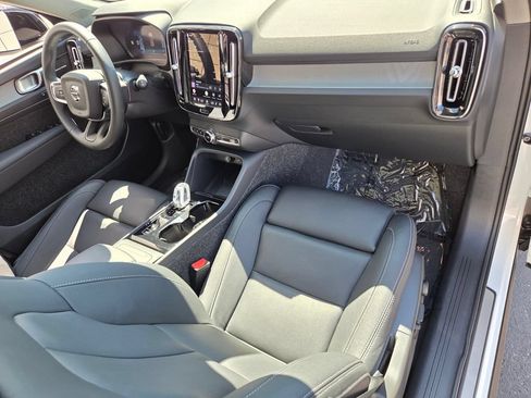 Certified 2025 Volvo XC40 B5 Ultra w/ Climate Package AWD/4WD image 23