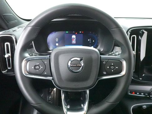 Used 2025 Volvo XC40 B5 Plus AWD/4WD image 11