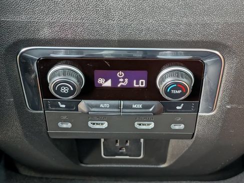 Used 2023 Chevrolet Tahoe Z71 w/ Luxury Package AWD/4WD image 33