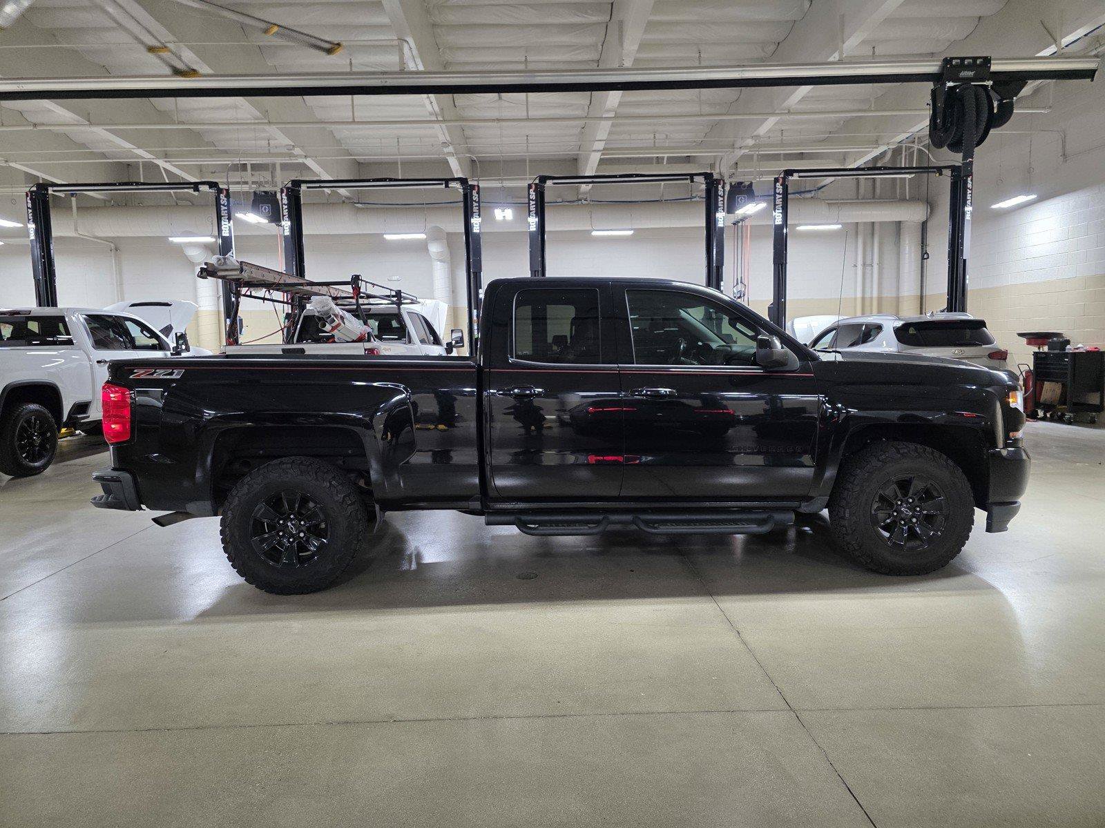 Used 2017 Chevrolet Silverado 1500 LT w/ Redline Edition AWD/4WD image 8