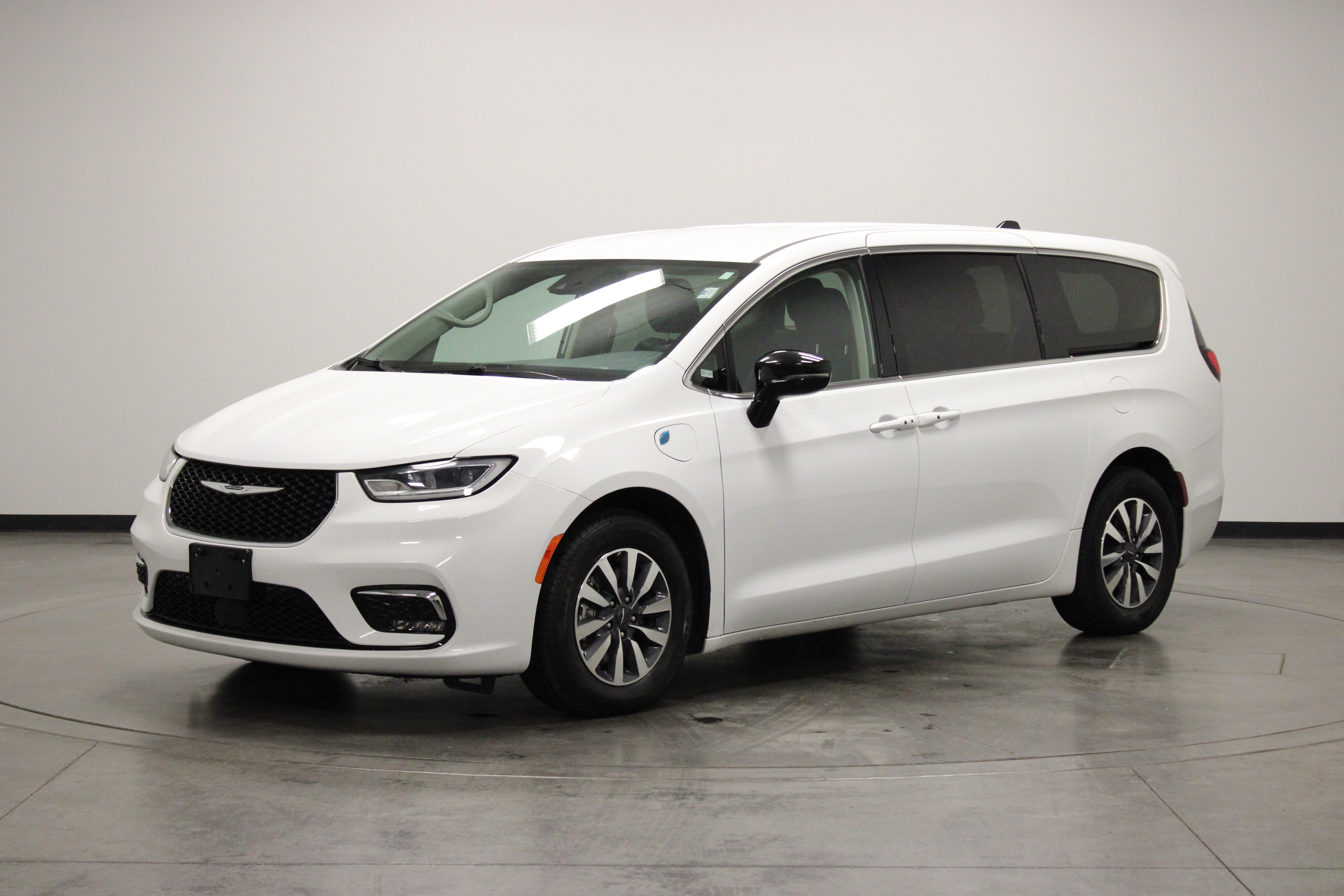 Used 2024 Chrysler Pacifica Limited FWD image 4