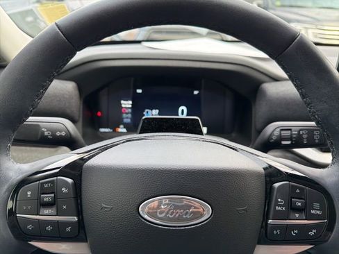 Certified 2025 Ford Explorer Platinum w/ Ultimate Package image 12