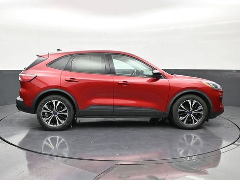 Used 2021 Ford Escape SE w/ SE Sport Appearance Package image 6