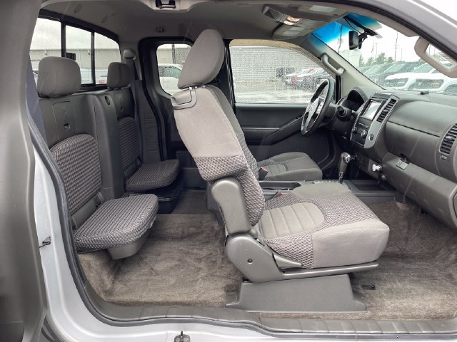 Used 2012 Nissan Frontier SV w/ SV Premium Utility Pkg AWD/4WD image 36
