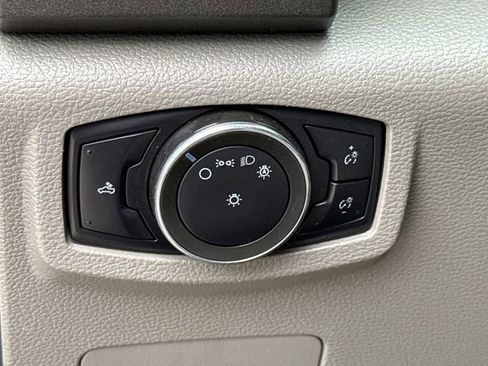 Used 2022 Ford F250 XL w/ Power Equipment Group image 23