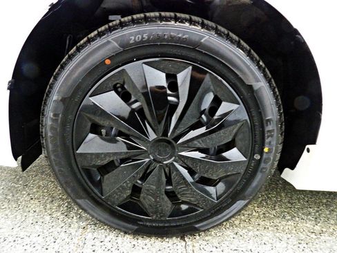Used 2013 Toyota Matrix L FWD image 17