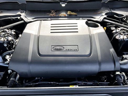 New 2026 Land Rover Discovery Dynamic SE image 13