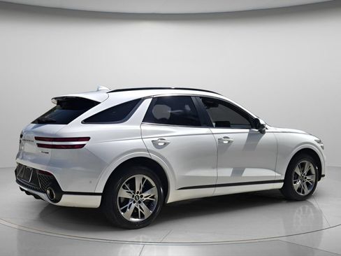 Used 2022 Genesis GV70 3.5T Sport w/ Sport Advanced Package AWD/4WD image 7