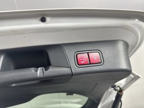 Used 2021 Mercedes-Benz GLB 250 4MATIC image 34