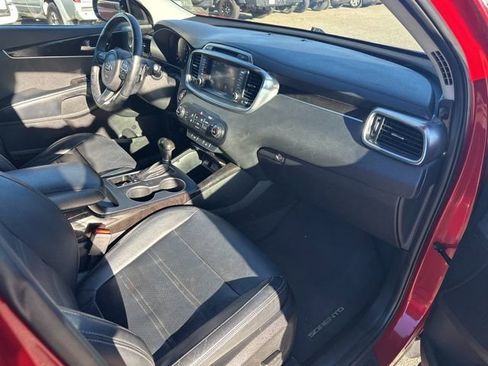Used 2017 Kia Sorento EX image 17