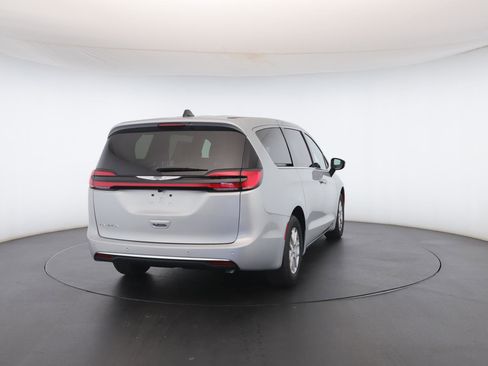 New 2026 Chrysler Pacifica Select image 24