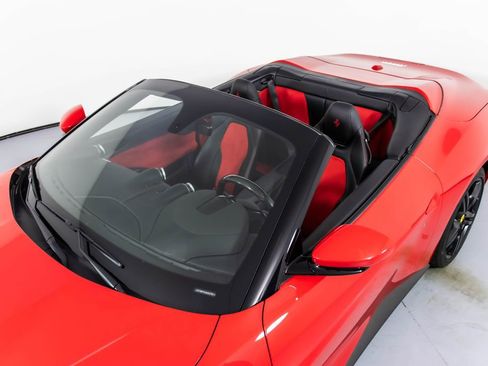 Certified 2019 Ferrari Portofino RWD image 32