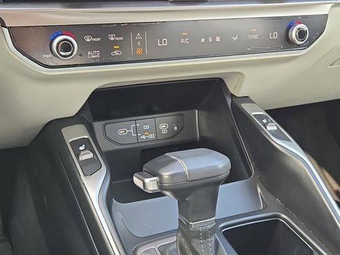 Used 2025 Kia Sorento EX w/ Panoramic Sunroof Package image 29