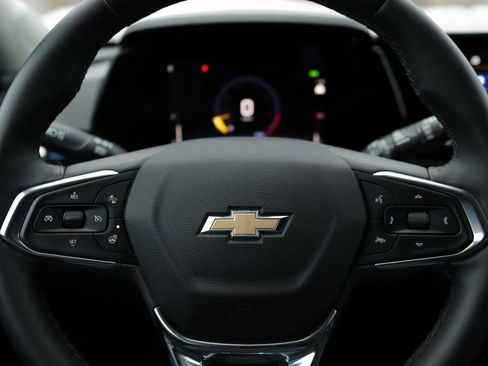 Used 2025 Chevrolet Trax LT w/ LT Convenience Package image 10