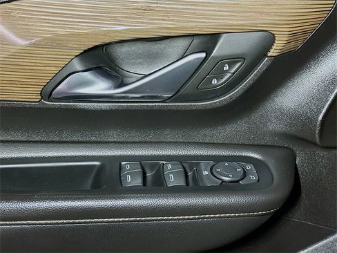 Used 2018 GMC Terrain SLE w/ Driver Convenience Package image 9