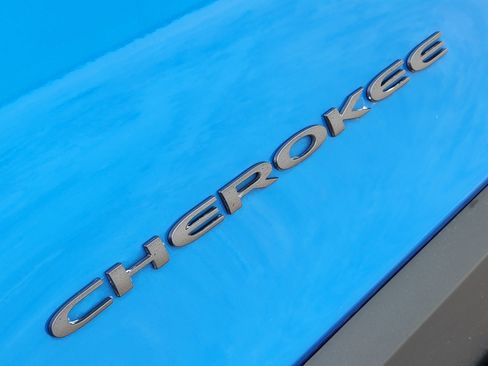Used 2022 Jeep Cherokee Trailhawk AWD/4WD image 11