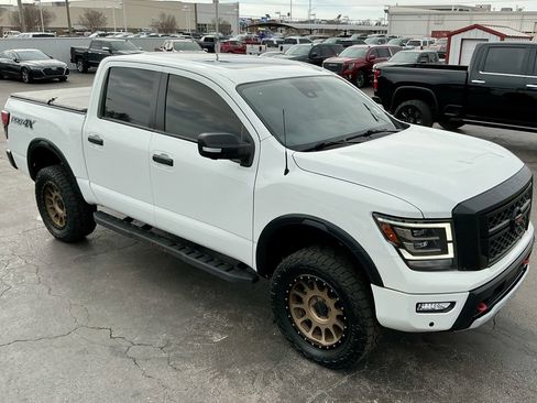 Used 2021 Nissan Titan PRO-4X w/ Pro-4x Convenience Package image 4