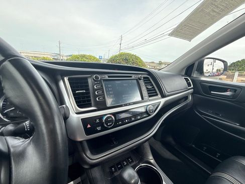 Used 2018 Toyota Highlander SE AWD/4WD image 30