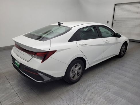 Used 2025 Hyundai Elantra SE image 10